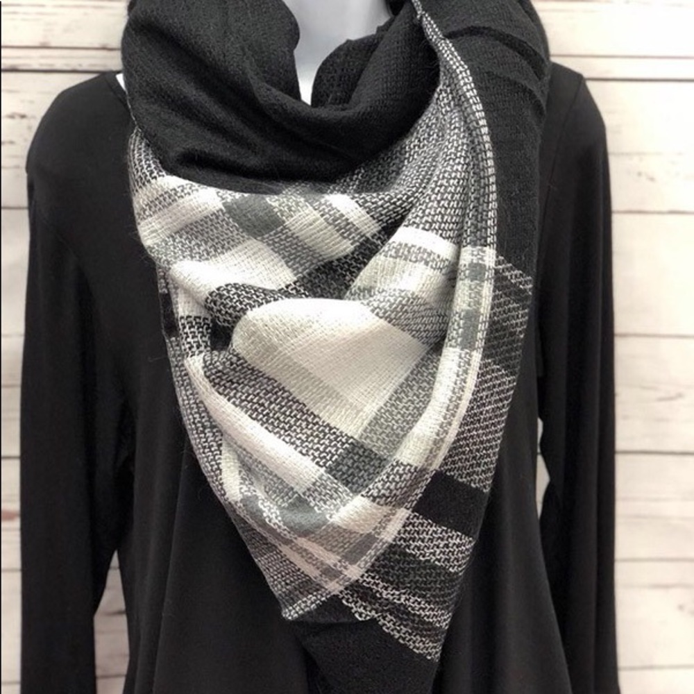 B&W Plaid Blanket Scarf
